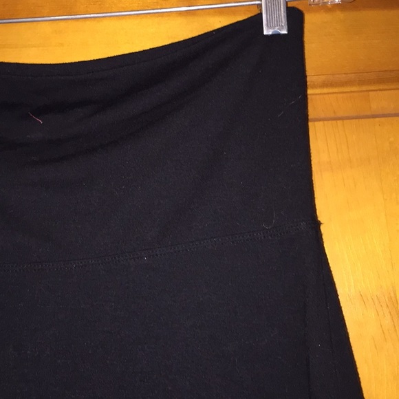 Simple black skirt - Picture 2 of 4
